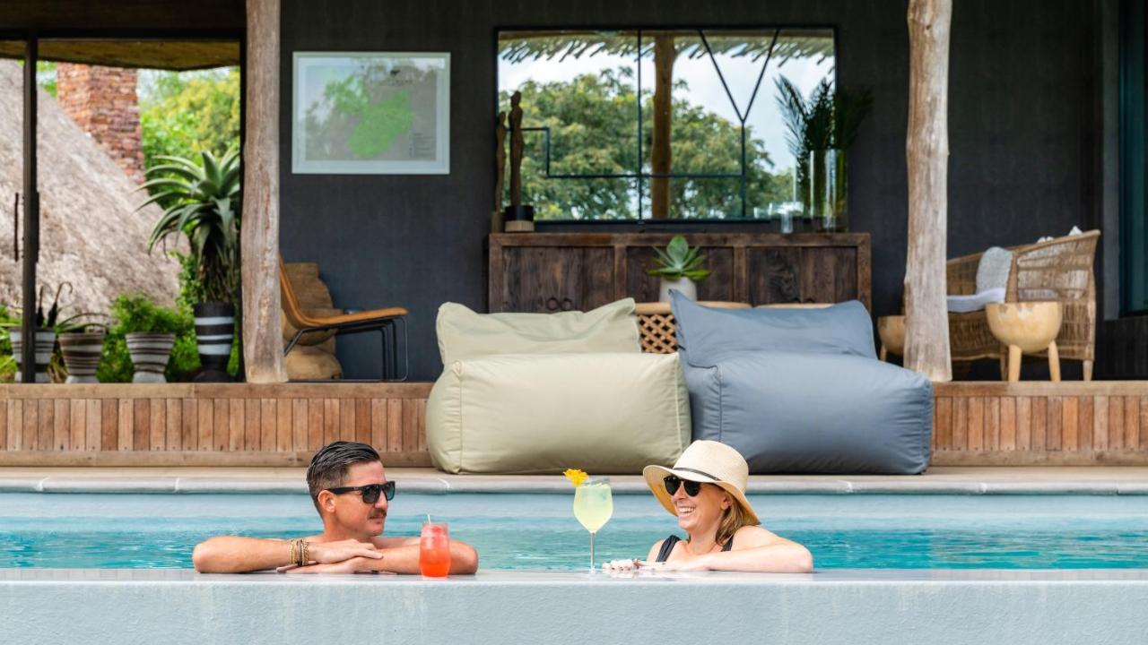 Sungulwane Private Game Lodge Hluhluwe Esterno foto